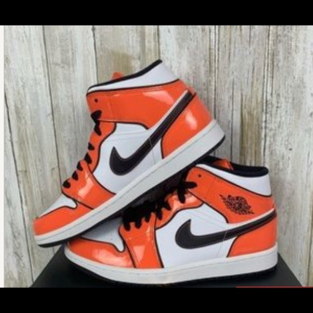 New Jordan 1 Mid SE Turf Orange - Picture 3 of 13